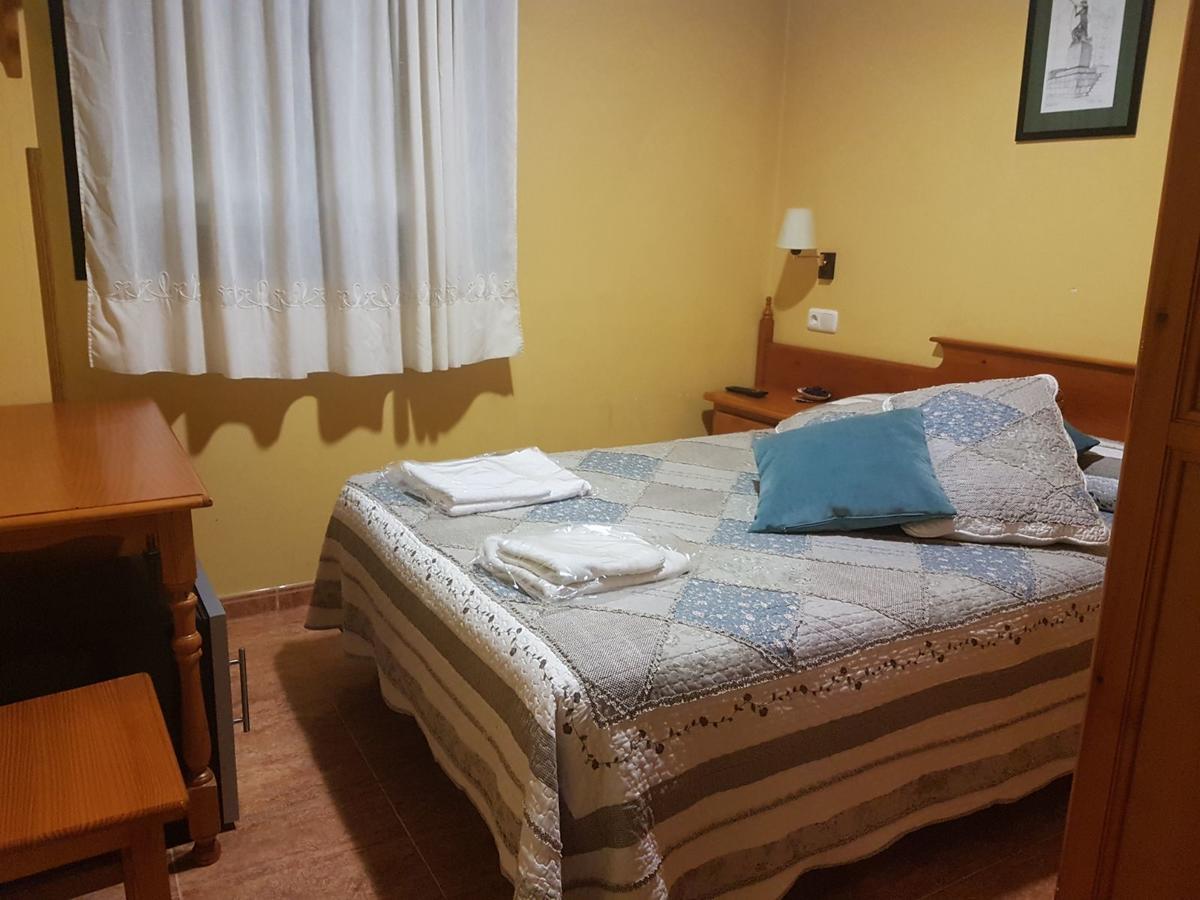 Hostal Los Nogales Cangas De Narcea Exterior foto
