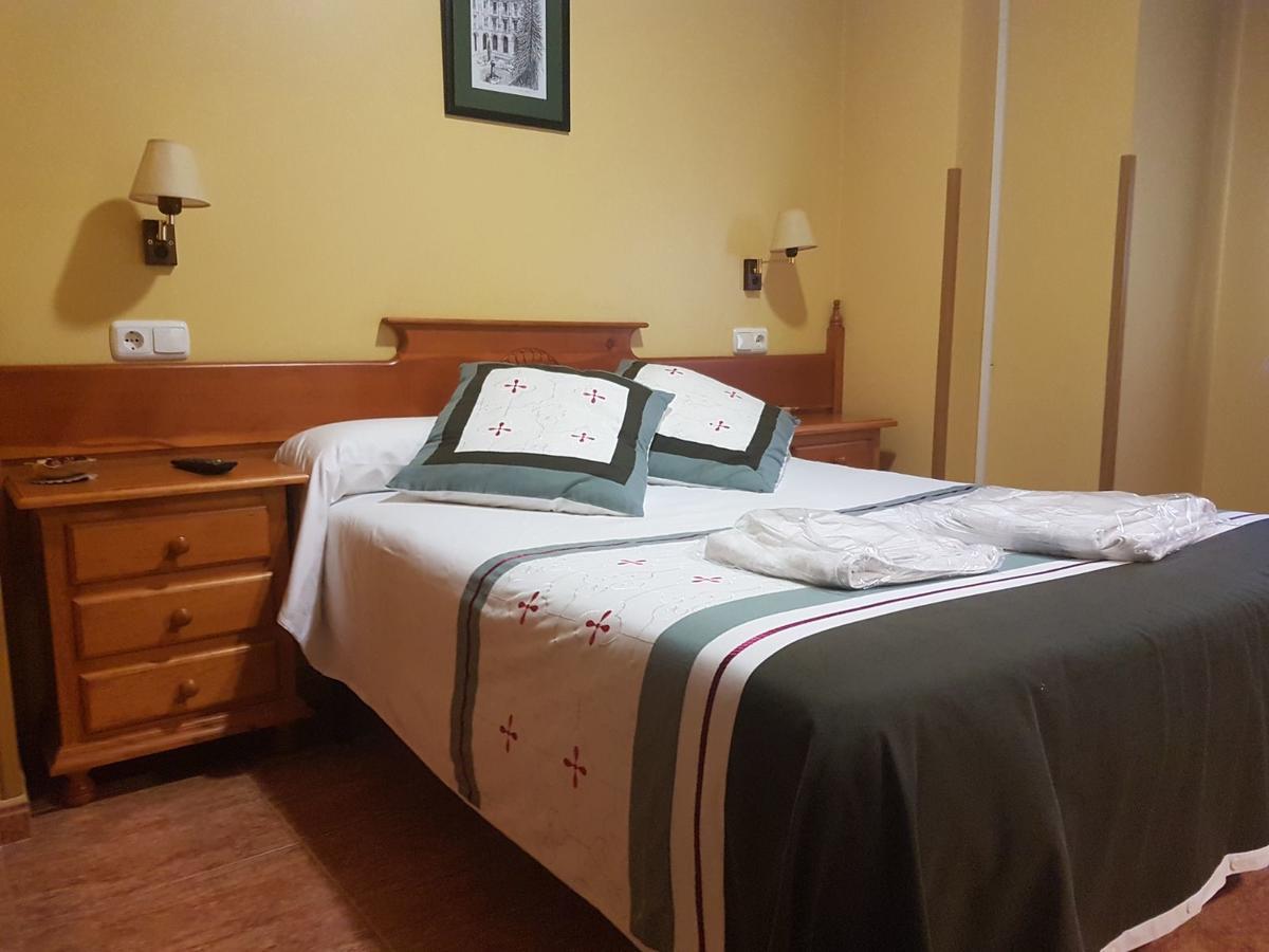 Hostal Los Nogales Cangas De Narcea Exterior foto