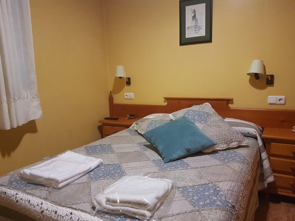 Hostal Los Nogales Cangas De Narcea Exterior foto
