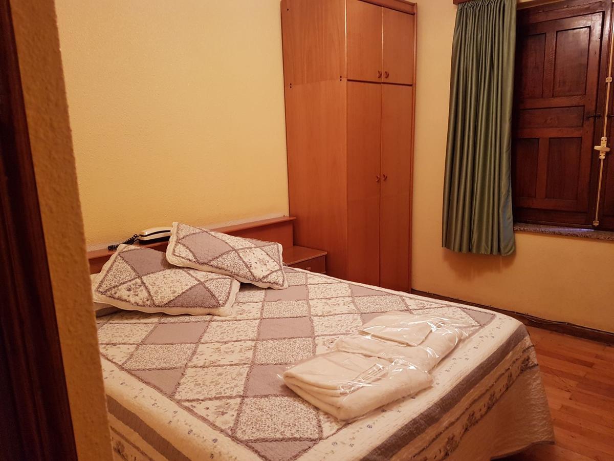 Hostal Los Nogales Cangas De Narcea Exterior foto