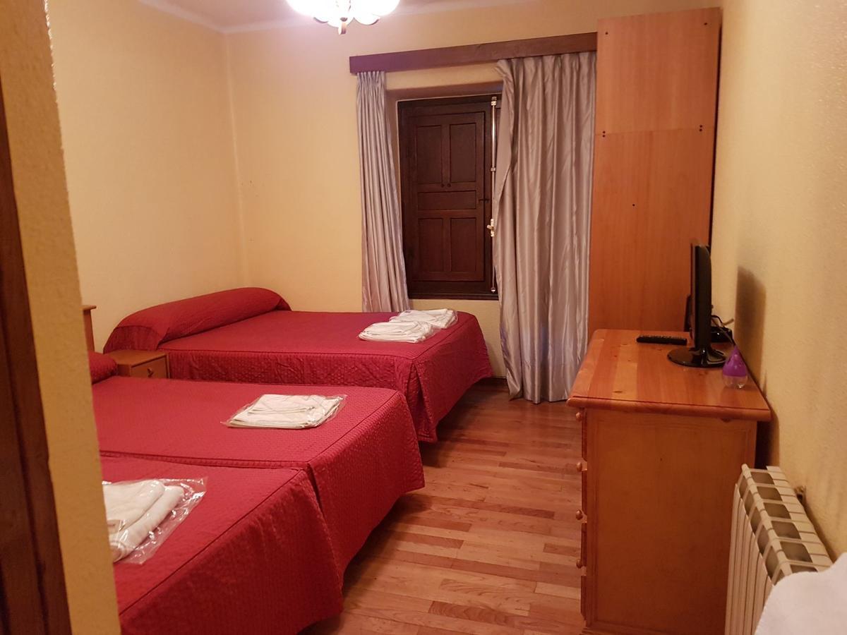Hostal Los Nogales Cangas De Narcea Exterior foto